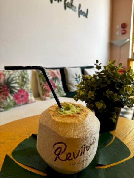 MATCHA COCONUT IN SHELL