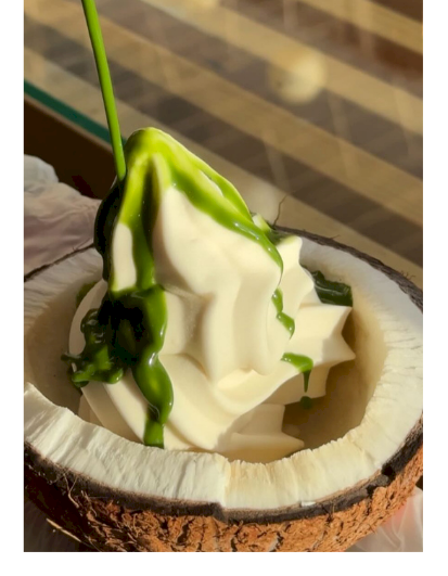 Matchagato in coconut