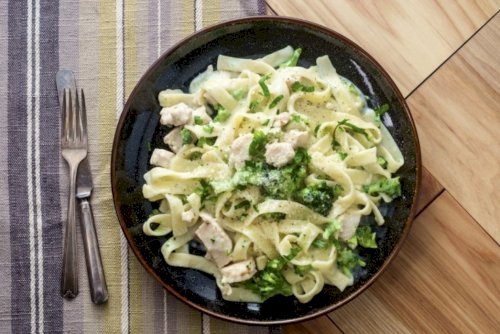 Fettuccine with Broccoli and Cream