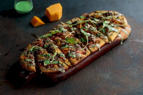 BEEF TIKKA FLAT BREAD