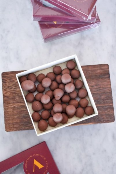 Hazelnut milk choco dragée (120g)