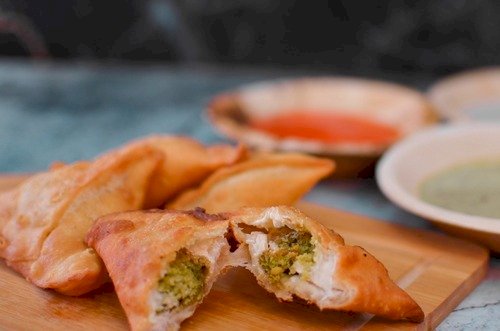 Fallafel with Labneh Sambosa Mini