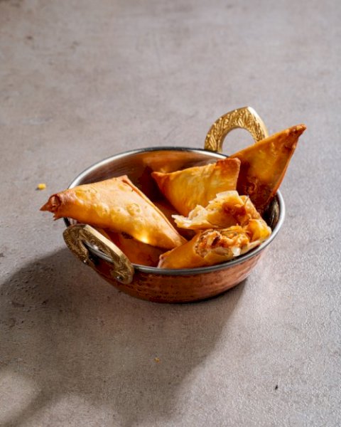 CHICKEN WITH OLIVE SAMBOOSA