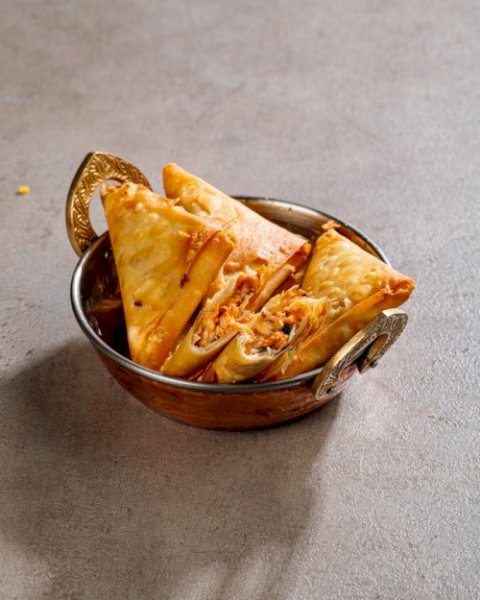 CHICKEN TIKKA SAMBOOSA
